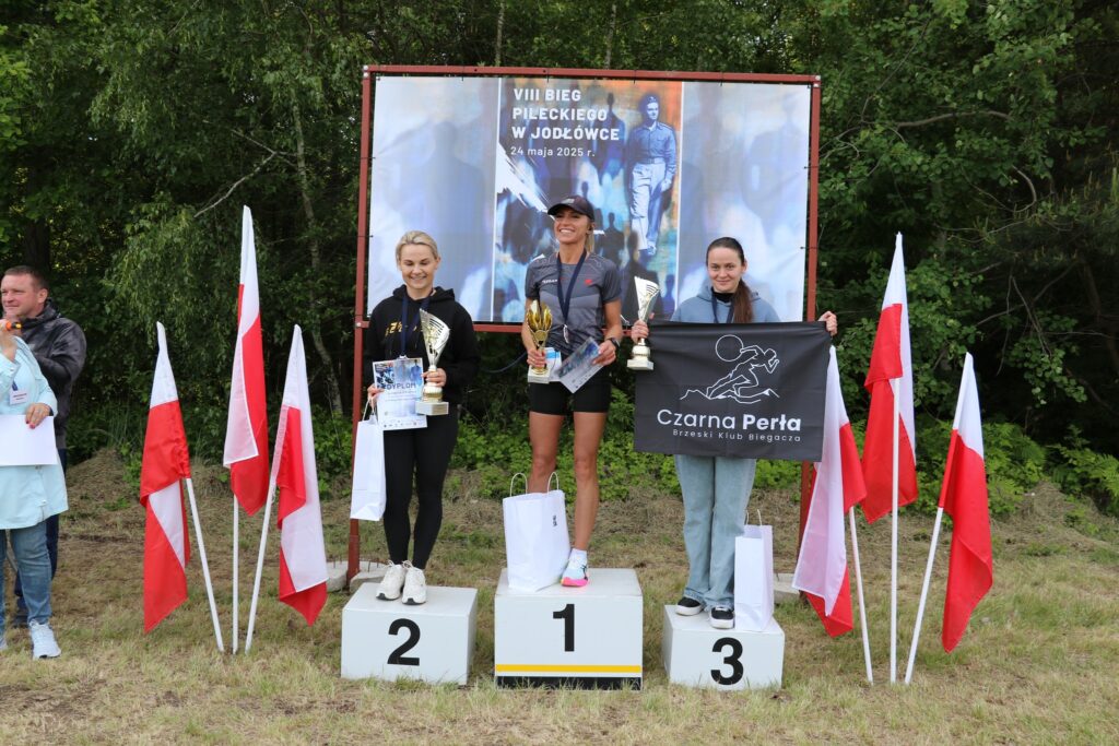 Na zdjęciu podium ze zwycięzcami