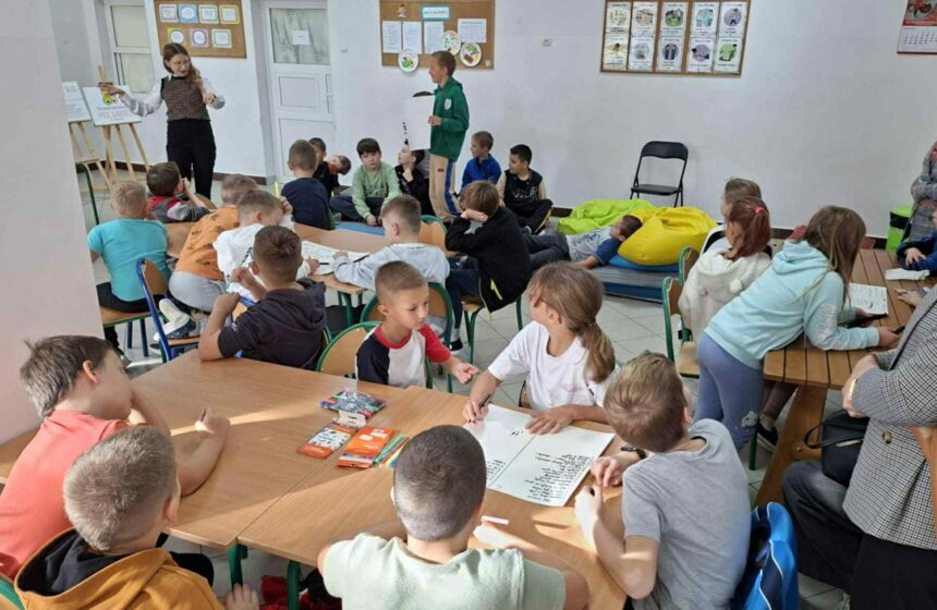 Grupa dzieci podczas warsztatów